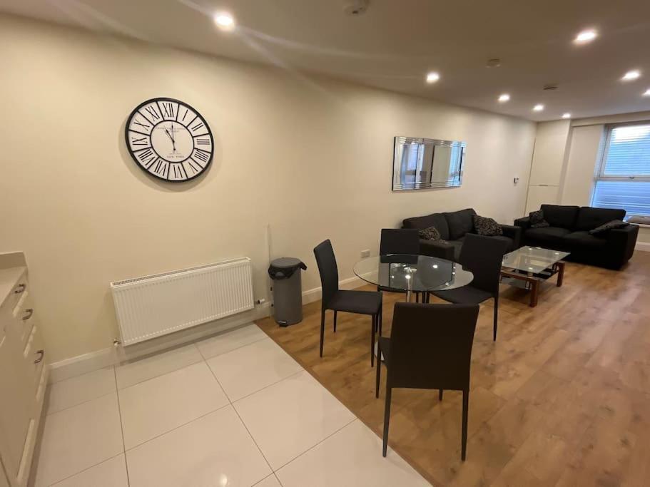City Beach Gem 5 Adult Spaces Plus Child Dublin Luaran gambar