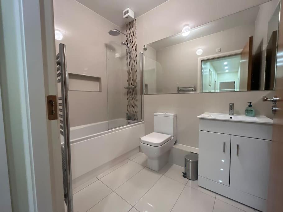 City Beach Gem 5 Adult Spaces Plus Child Dublin Luaran gambar
